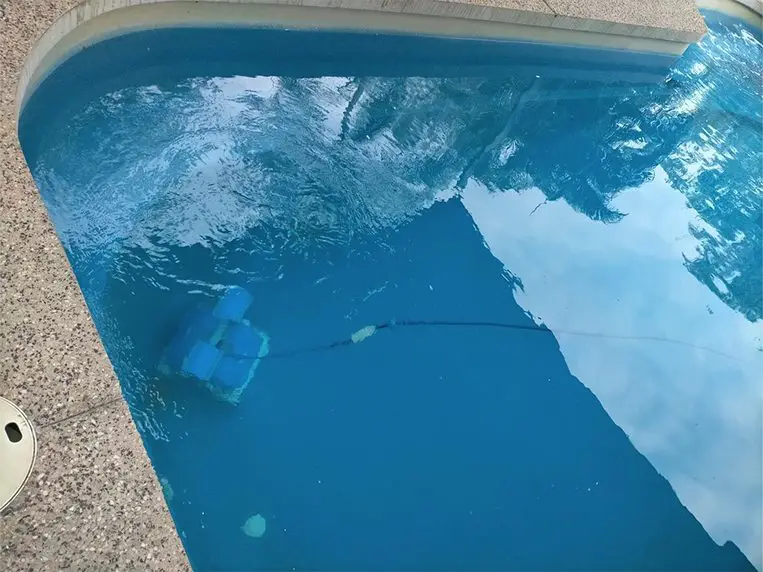 dolphin m400 underwater