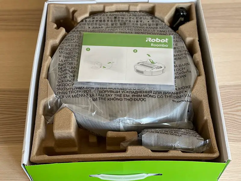 Roomba 676 in the box